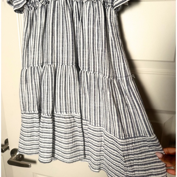 Max Studio Women's flutter sleeve tiered short dress in Size XS - Picture 7 of 7